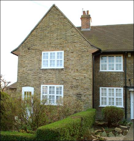 25 Asmuns Place